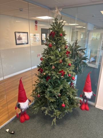 1368225-5 Office furniture - Tables, chairs, etc.