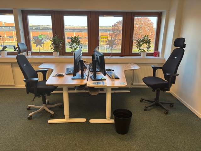 1368226-2 Office furniture - Desks, screens, chairs, etc.