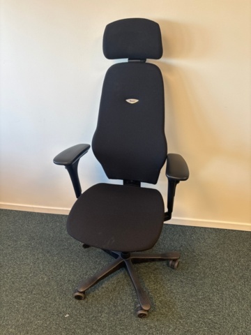 1368226-3 Office furniture - Desks, screens, chairs, etc.