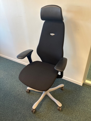 1368228-5 Office furniture - Desks, screens, office chairs, etc.