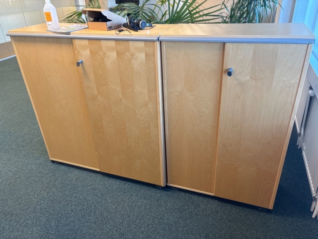 1368228-9 Office furniture - Desks, screens, office chairs, etc.