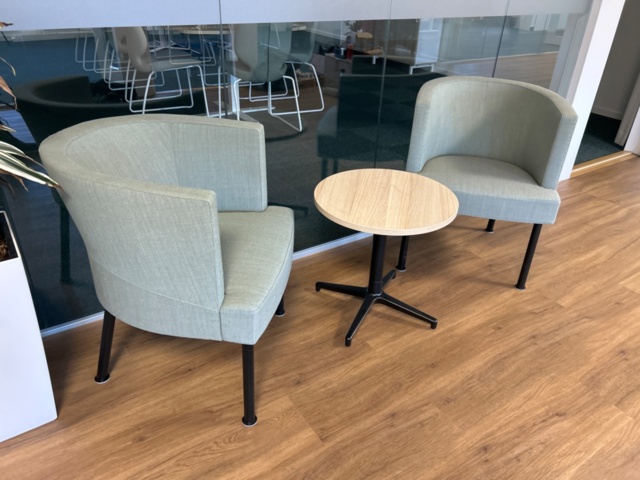 1368224-2 Armchairs, 2 pcs and table - Kinnarps