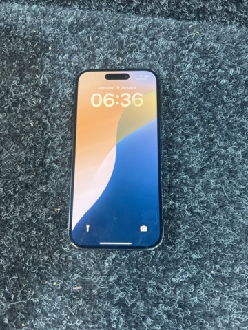 1431716-4 iPhone 15  - Apple