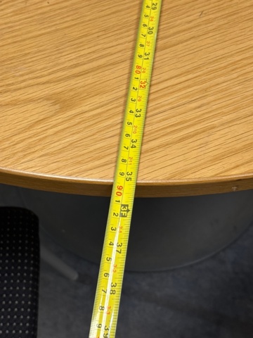 1368239-6 Furniture & loose contents in kitchen