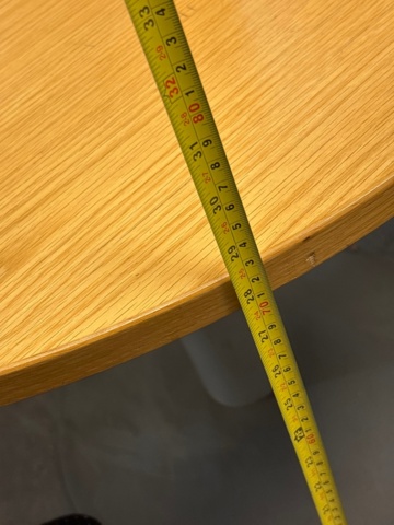 1368239-7 Furniture & loose contents in kitchen