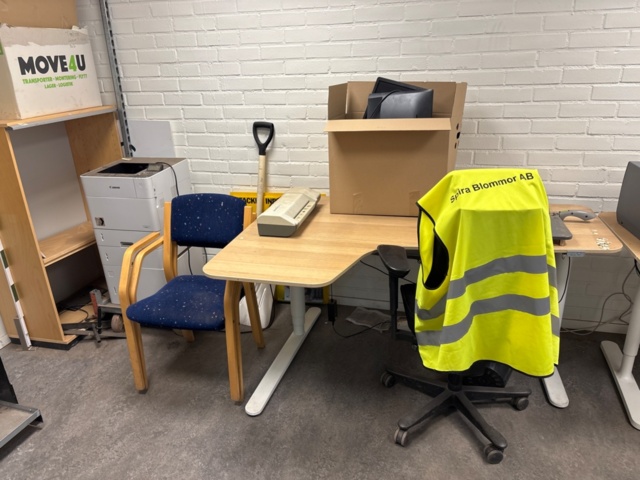 1368242-2 Office furniture - Desks, filing cabinets, shelves, etc.