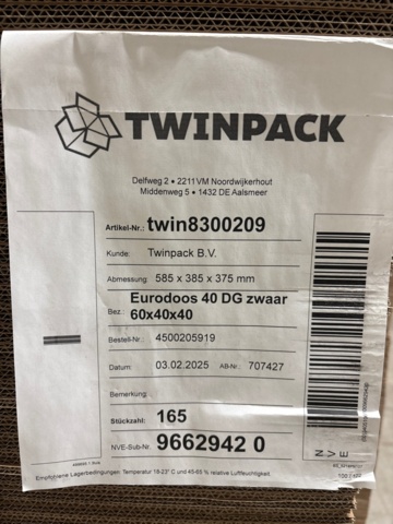 1368244-2 Pallets 3 pcs with cardboard boxes