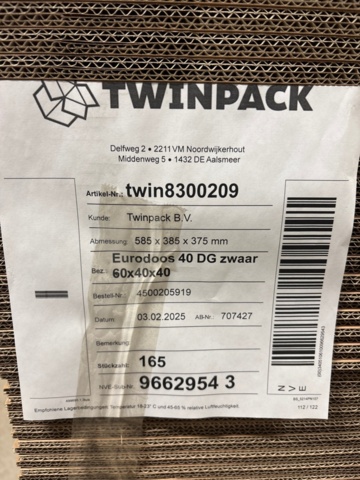 1368244-4 Pallets 3 pcs with cardboard boxes