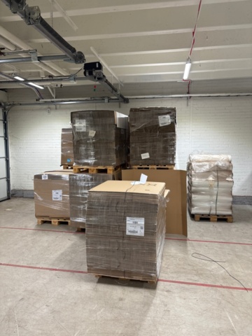 1368245-1 Pallets approx. 13 pcs with packaging material