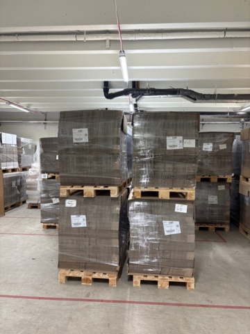 1368246-1 Pallets 30 pcs with slotted boxes