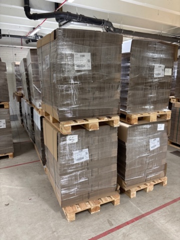 1368246-2 Pallets 30 pcs with slotted boxes