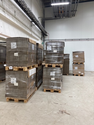 1368248-2 Pallar 17 st med slitslådor