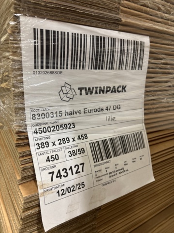 1368248-6 Pallar 17 st med slitslådor