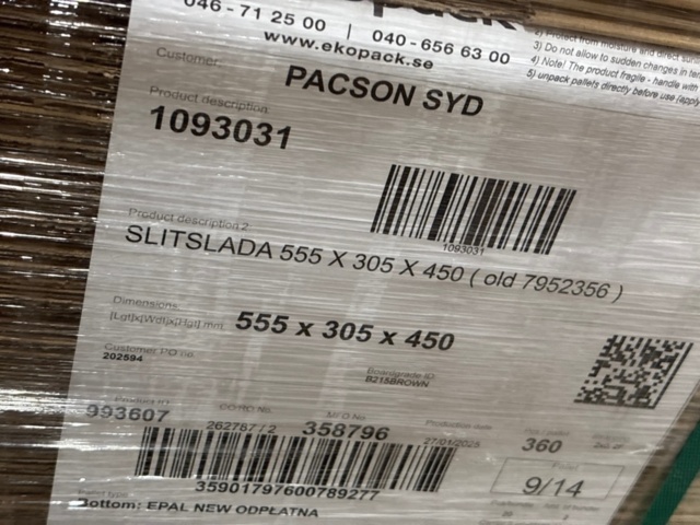 1368248-7 Pallar 17 st med slitslådor