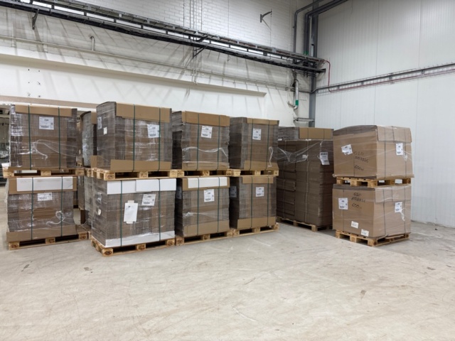 1368248-1 Pallar 17 st med slitslådor