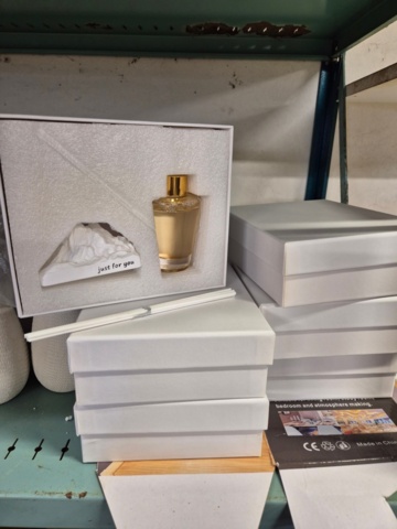 1351392-3 Lager med heminredning