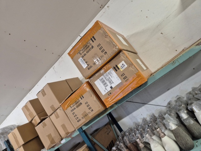 1351392-8 Lager med heminredning