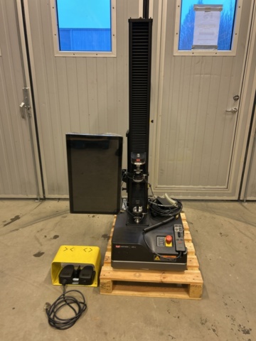 1435643-2 Tensile Testing Machine - Instron 68SC-2