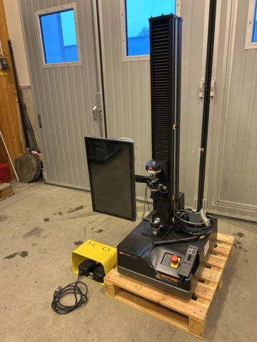 1435643-3 Tensile Testing Machine - Instron 68SC-2
