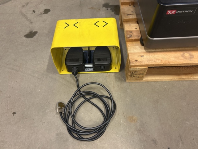 1435643-7 Tensile Testing Machine - Instron 68SC-2