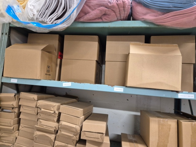 1351392-102 Lager med heminredning