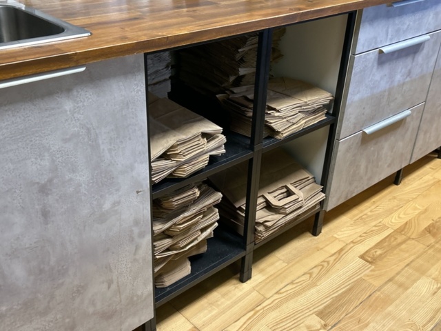 1457457-3 Workbench with two sinks, cabinets and shelves