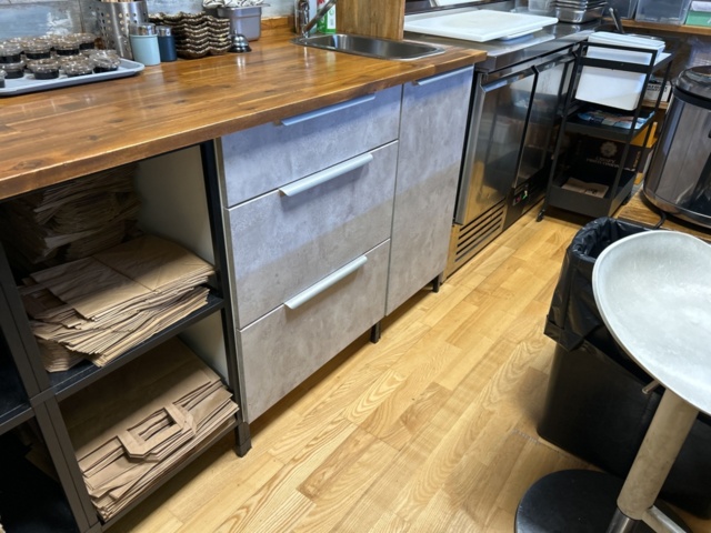 1457457-5 Workbench with two sinks, cabinets and shelves