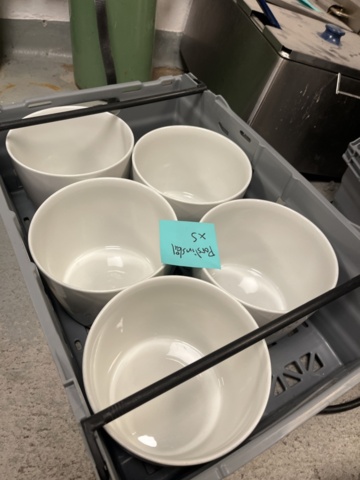 1421714-6 Porslinsskålar i olika utföranden