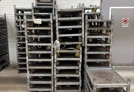 1368270 Parti med blomstervagnar och växtvagnar (trasiga)