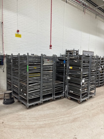 1368270-8 Parti med blomstervagnar och växtvagnar (trasiga)