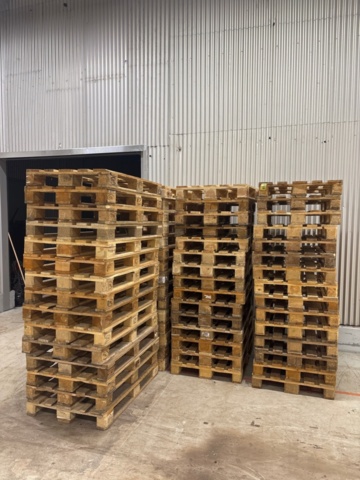 1368271-3 Lot of approx. 620 EUR pallets