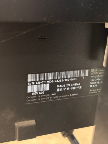 1368276-5 Kontorsinredning - Skrivbord, hyllor, skärmar, m.m.