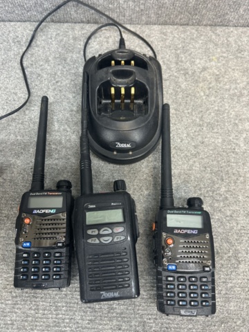 1454805-3 Kommunikationsradios med laddare - Baofeng & Zodiac