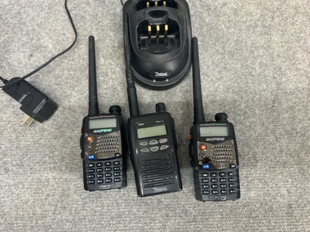 1454805-2 Kommunikationsradios med laddare - Baofeng & Zodiac