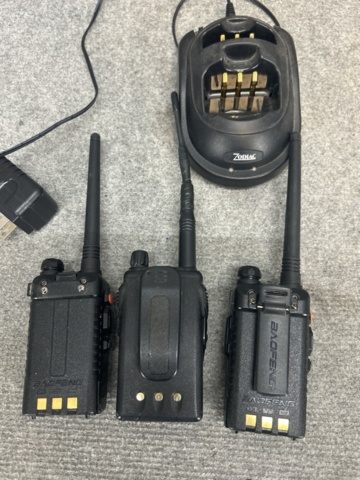 1454805-5 Kommunikationsradios med laddare - Baofeng & Zodiac