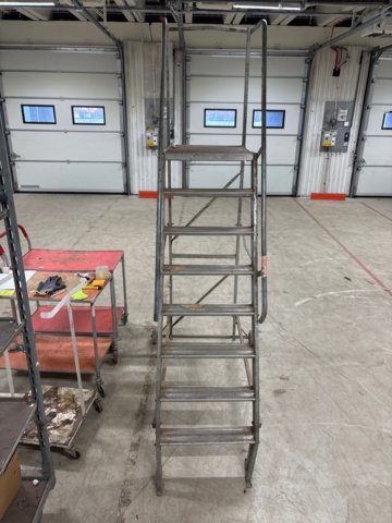 1368284-4 Pallet trucks, storage trolleys, ladders and garbage bag holders