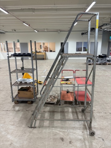 1368284-5 Pallet trucks, storage trolleys, ladders and garbage bag holders