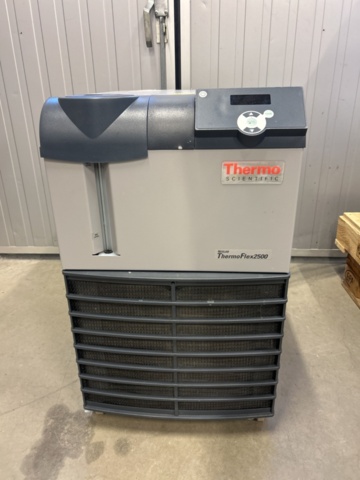 1435647-3 ICP-MS-analysutrustning med kylaggregat, vakuumpump och dator – Thermo Scientific iCAP TQe