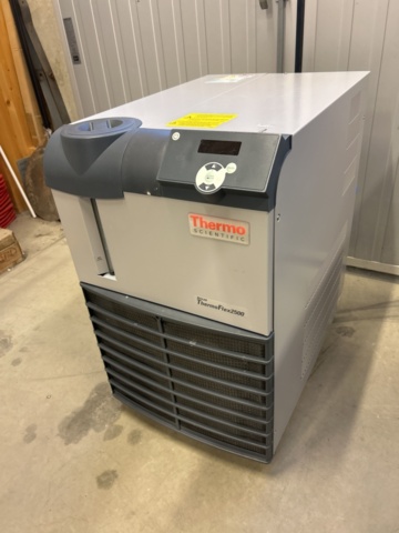 1435647-4 ICP-MS-analysutrustning med kylaggregat, vakuumpump och dator – Thermo Scientific iCAP TQe