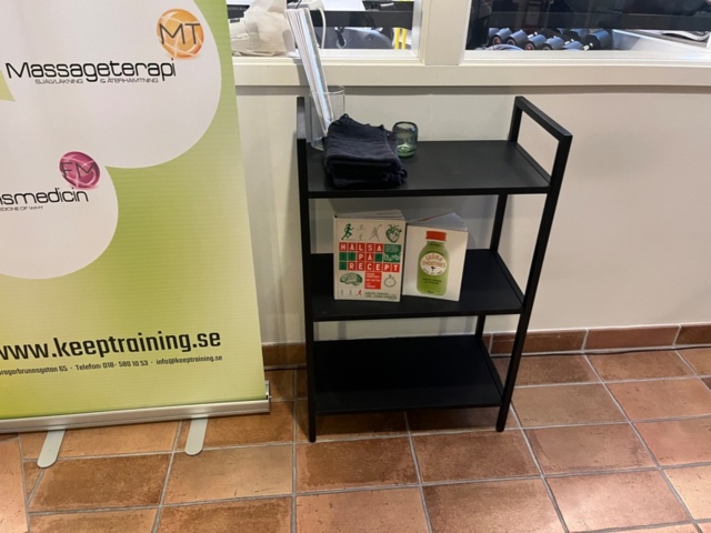 1424008-5 Kontorsinredning - Kassadisk, skrivbord, hurts, m.m.