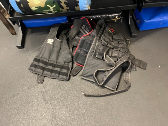 1424012-2 Träningsredskap - Medicinbollar, viktvästar, m.m.