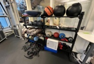 1424012 Träningsredskap - Medicinbollar, viktvästar, m.m.