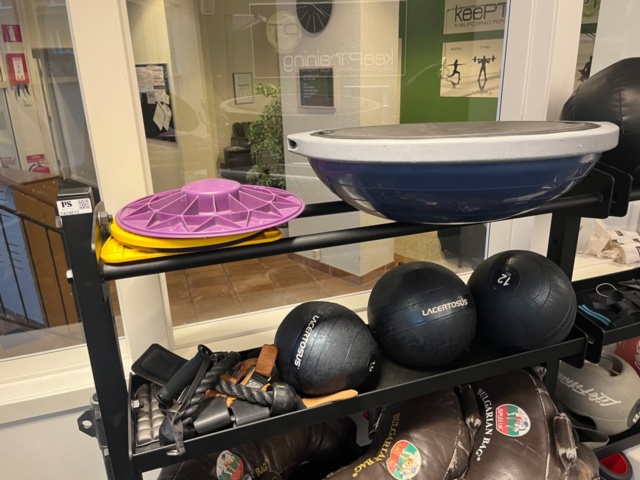 1424012-4 Träningsredskap - Medicinbollar, viktvästar, m.m.