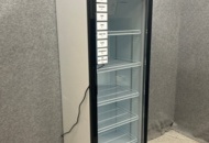 1367159 Display cooler on wheels