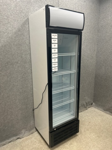 1367159-1 Display cooler on wheels