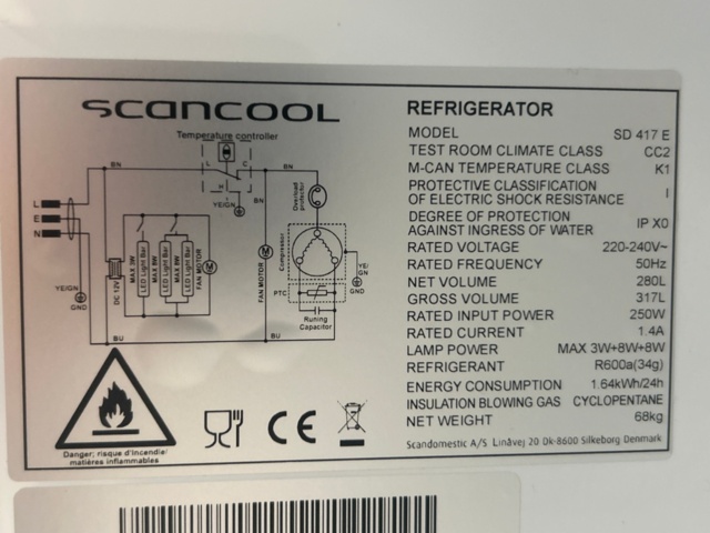 1367159-3 Display cooler on wheels