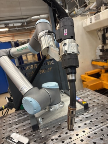 1476175-3 Universal Robots UR10 robotsvetscell med Migatronic svets