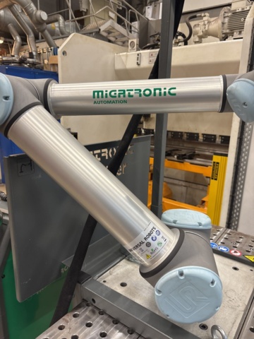 1476175-4 Universal Robots UR10 robotsvetscell med Migatronic svets