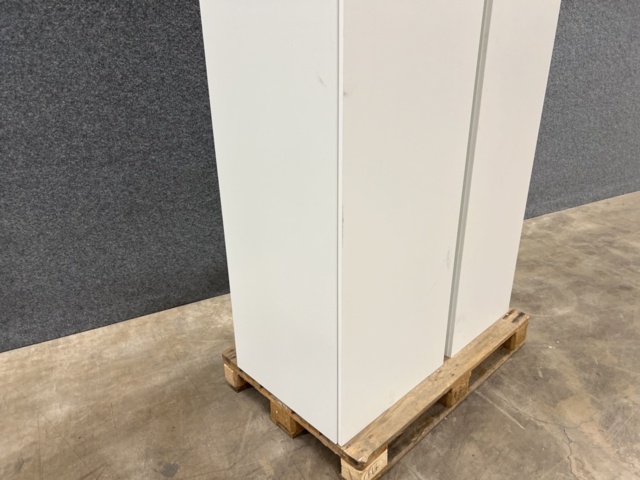 1476629-4 2 wardrobes / tall cabinets