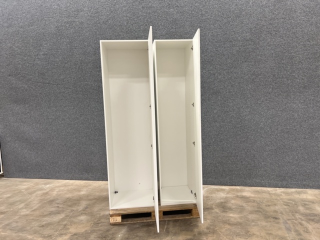 1476629-7 2 wardrobes / tall cabinets